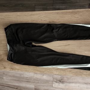 Athletic works Large 10-12 black and white